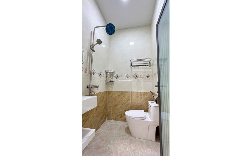 Cần bán: Nhà 3 tầng mới 100%, 4PN, sổ hồng hoàn công — Hẻm 24 Lương Định Của.cách biển 3.5km